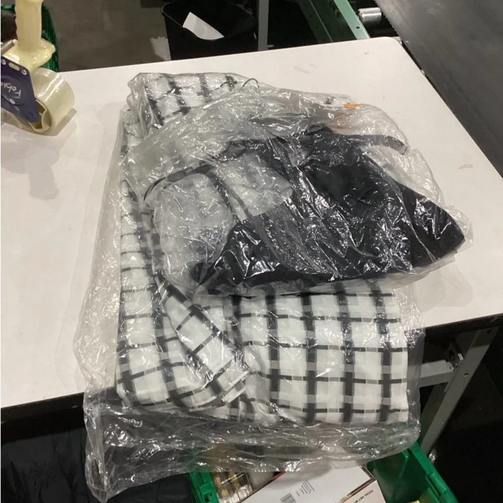 NWT- Adrianna Papell Long Formal Prom A-Line Dress BLACK & WHITE /size 10 - NEW - Picture 5 of 12